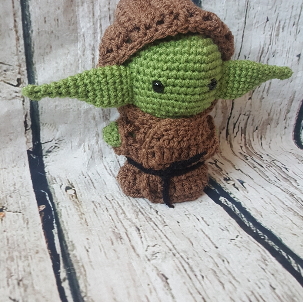 Crochet Baby Yoda Amigurumi - Picture 6 of 16